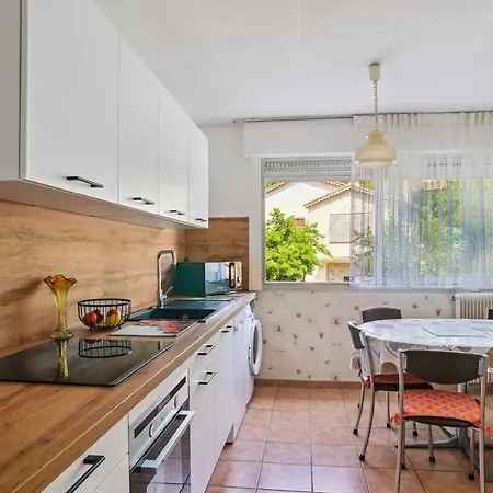 Bel Apt Avec Piscine Balcon Et Parking A By Weekome