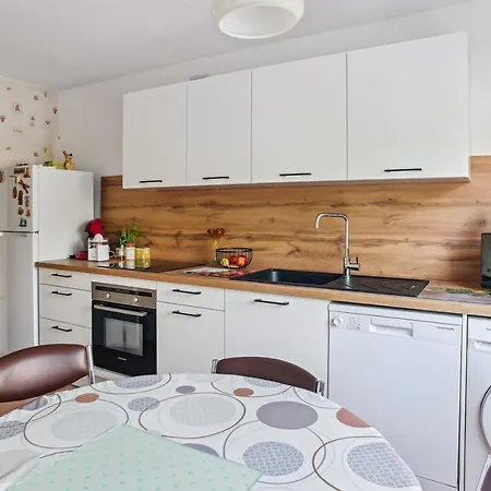 Bel Apt Avec Piscine Balcon Et Parking A By Weekome Appartement